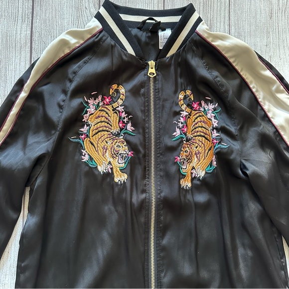 Tiger Zip Up - Picture 6 of 13